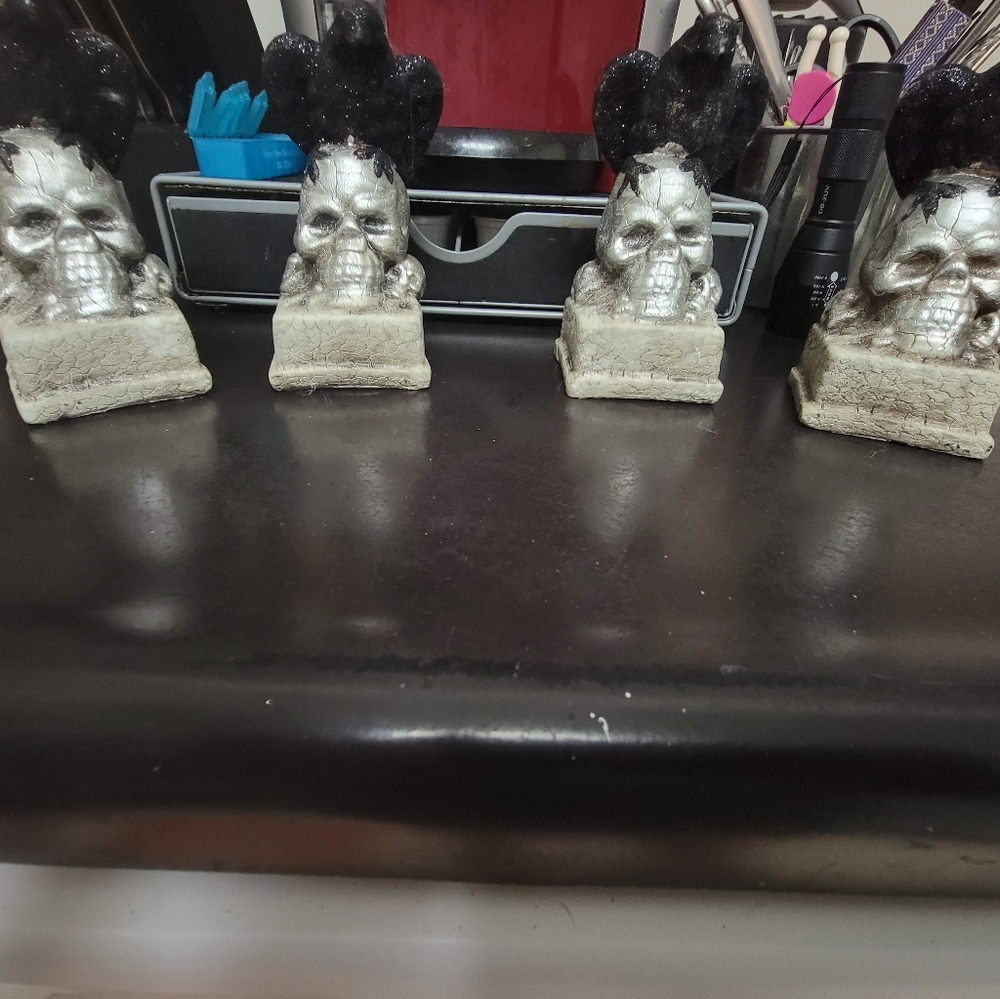 4 Greenbrier Games Skulls With Ravens
